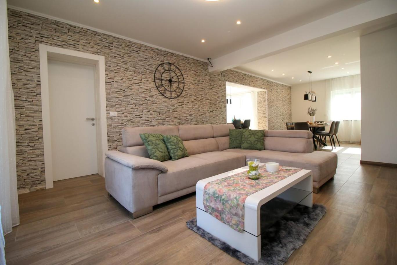 Apartman Nerlovic Πόρετς Εξωτερικό φωτογραφία